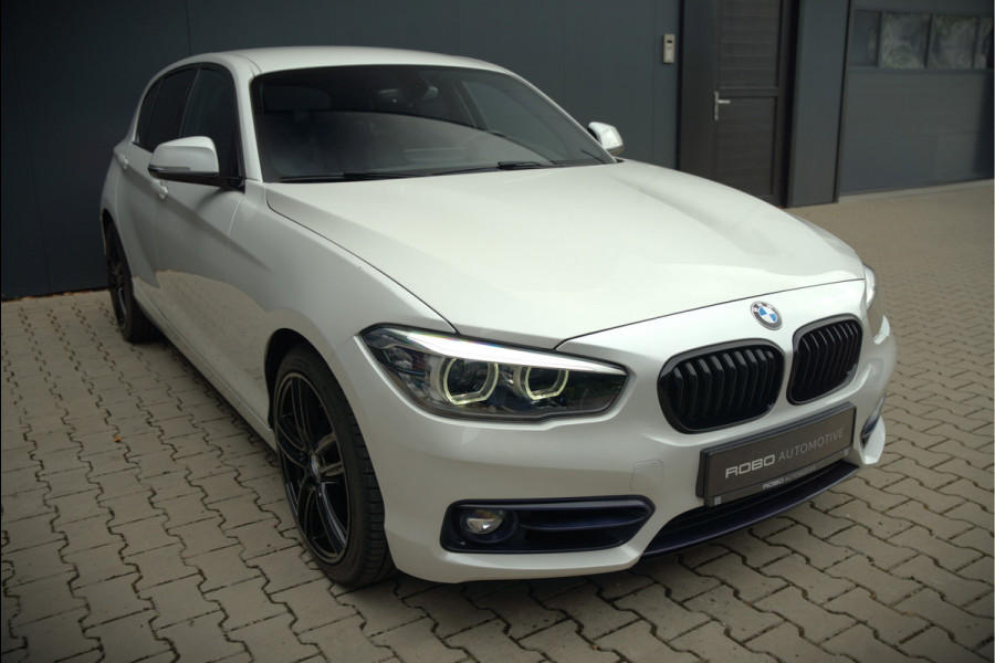 BMW 1-serie 118i Sport Line Edition | Stoelverwarming | Cruise Control | Parkeersensoren | Navigatie | Groot Scherm | Digitale Tellers | Automaat | Keyless | Trekhaak | LED