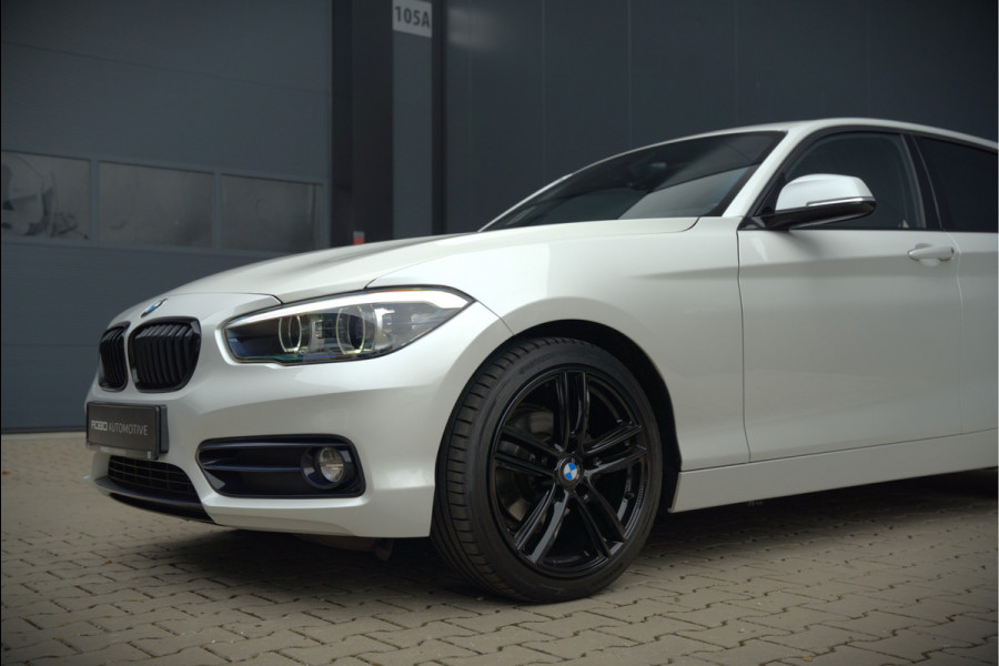 BMW 1-serie 118i Sport Line Edition | Stoelverwarming | Cruise Control | Parkeersensoren | Navigatie | Groot Scherm | Digitale Tellers | Automaat | Keyless | Trekhaak | LED