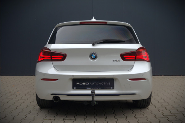 BMW 1-serie 118i Sport Line Edition | Stoelverwarming | Cruise Control | Parkeersensoren | Navigatie | Groot Scherm | Digitale Tellers | Automaat | Keyless | Trekhaak | LED