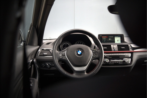 BMW 1-serie 118i Sport Line Edition | Stoelverwarming | Cruise Control | Parkeersensoren | Navigatie | Groot Scherm | Digitale Tellers | Automaat | Keyless | Trekhaak | LED