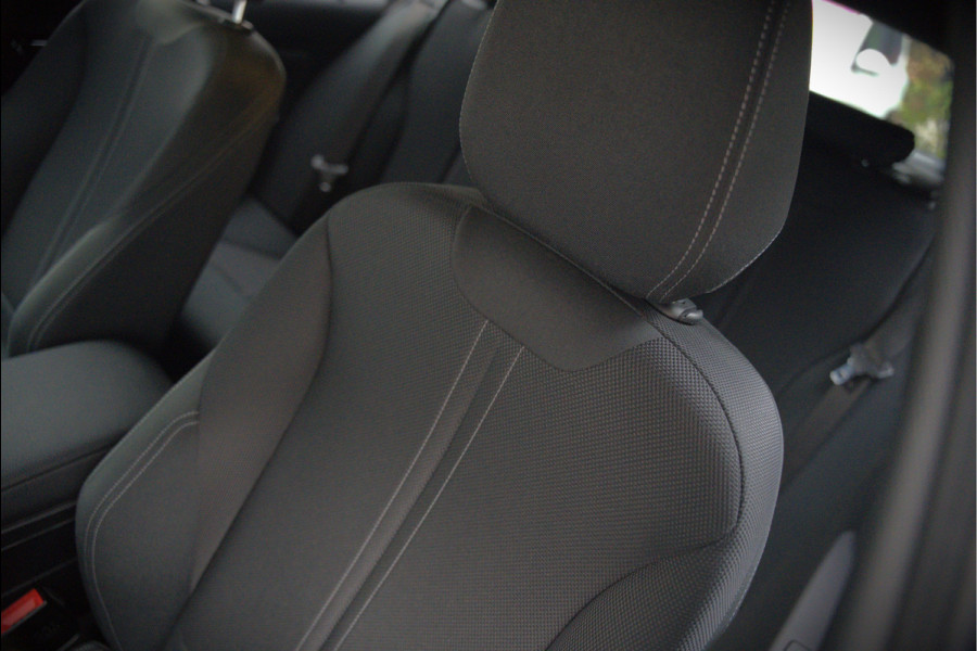 BMW 1-serie 118i Sport Line Edition | Stoelverwarming | Cruise Control | Parkeersensoren | Navigatie | Groot Scherm | Digitale Tellers | Automaat | Keyless | Trekhaak | LED