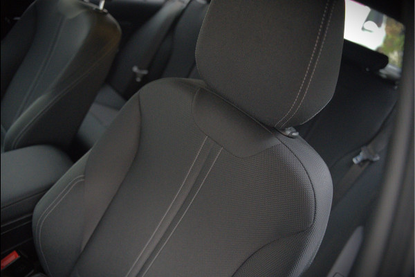 BMW 1-serie 118i Sport Line Edition | Stoelverwarming | Cruise Control | Parkeersensoren | Navigatie | Groot Scherm | Digitale Tellers | Automaat | Keyless | Trekhaak | LED