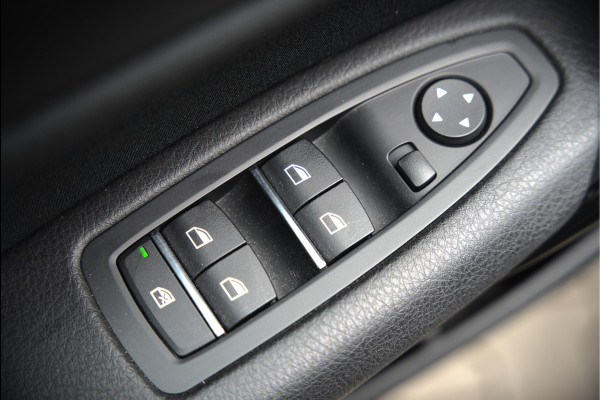 BMW 1-serie 118i Sport Line Edition | Stoelverwarming | Cruise Control | Parkeersensoren | Navigatie | Groot Scherm | Digitale Tellers | Automaat | Keyless | Trekhaak | LED