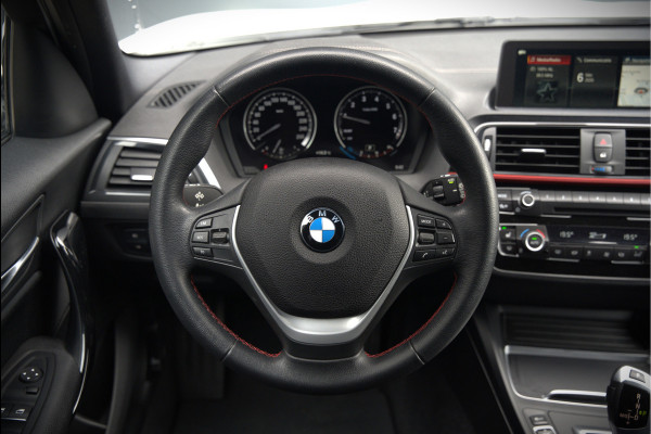 BMW 1-serie 118i Sport Line Edition | Stoelverwarming | Cruise Control | Parkeersensoren | Navigatie | Groot Scherm | Digitale Tellers | Automaat | Keyless | Trekhaak | LED