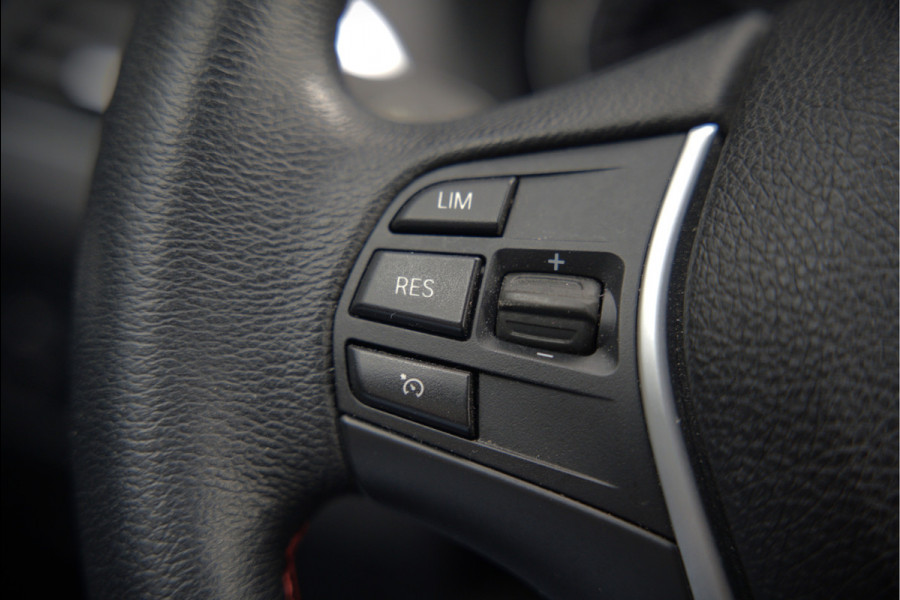 BMW 1-serie 118i Sport Line Edition | Stoelverwarming | Cruise Control | Parkeersensoren | Navigatie | Groot Scherm | Digitale Tellers | Automaat | Keyless | Trekhaak | LED