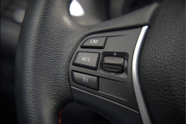 BMW 1-serie 118i Sport Line Edition | Stoelverwarming | Cruise Control | Parkeersensoren | Navigatie | Groot Scherm | Digitale Tellers | Automaat | Keyless | Trekhaak | LED
