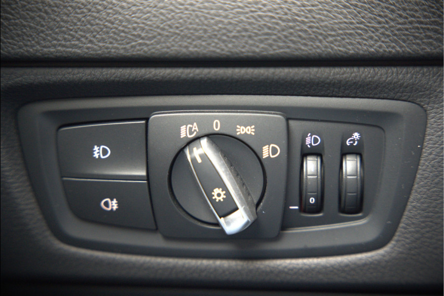 BMW 1-serie 118i Sport Line Edition | Stoelverwarming | Cruise Control | Parkeersensoren | Navigatie | Groot Scherm | Digitale Tellers | Automaat | Keyless | Trekhaak | LED