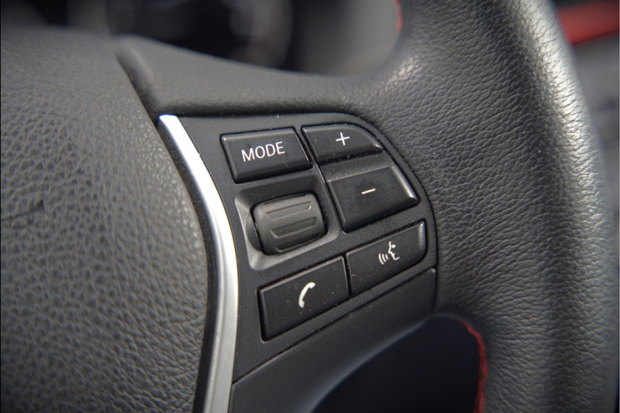 BMW 1-serie 118i Sport Line Edition | Stoelverwarming | Cruise Control | Parkeersensoren | Navigatie | Groot Scherm | Digitale Tellers | Automaat | Keyless | Trekhaak | LED