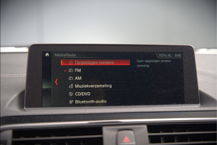 BMW 1-serie 118i Sport Line Edition | Stoelverwarming | Cruise Control | Parkeersensoren | Navigatie | Groot Scherm | Digitale Tellers | Automaat | Keyless | Trekhaak | LED
