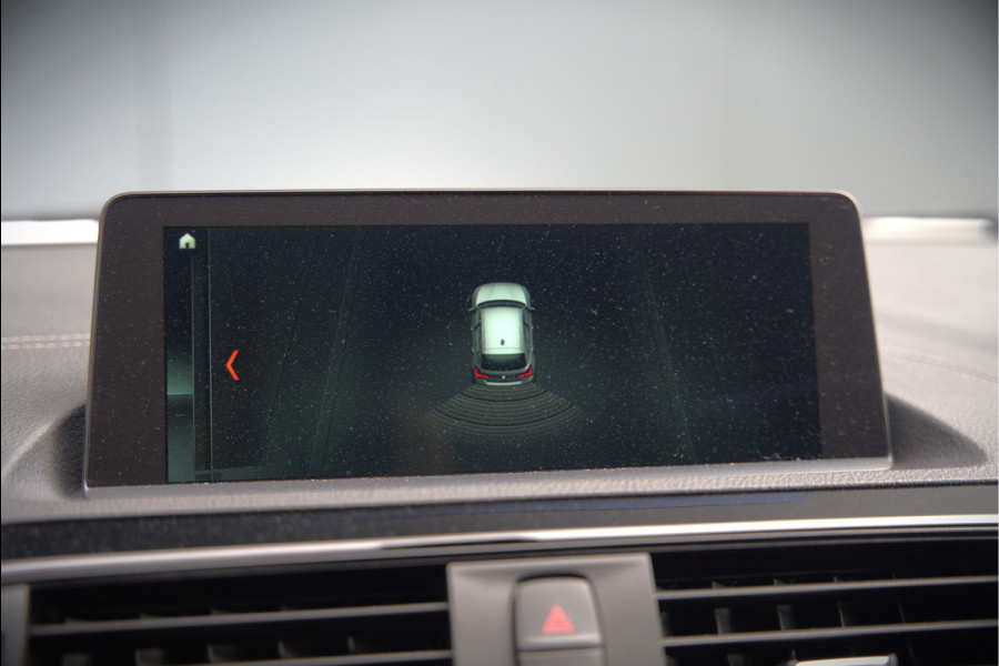 BMW 1-serie 118i Sport Line Edition | Stoelverwarming | Cruise Control | Parkeersensoren | Navigatie | Groot Scherm | Digitale Tellers | Automaat | Keyless | Trekhaak | LED