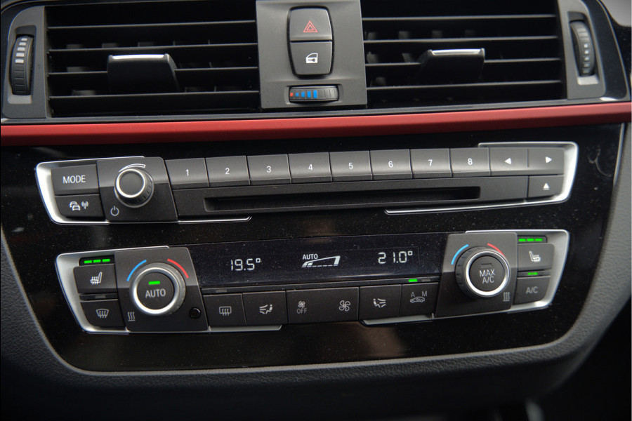 BMW 1-serie 118i Sport Line Edition | Stoelverwarming | Cruise Control | Parkeersensoren | Navigatie | Groot Scherm | Digitale Tellers | Automaat | Keyless | Trekhaak | LED