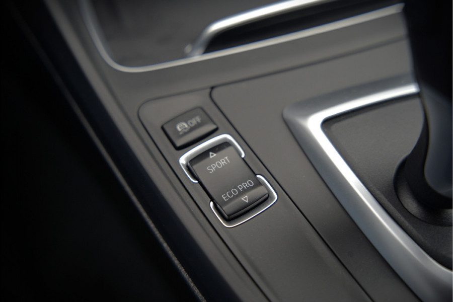 BMW 1-serie 118i Sport Line Edition | Stoelverwarming | Cruise Control | Parkeersensoren | Navigatie | Groot Scherm | Digitale Tellers | Automaat | Keyless | Trekhaak | LED
