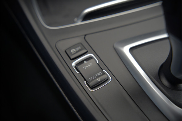 BMW 1-serie 118i Sport Line Edition | Stoelverwarming | Cruise Control | Parkeersensoren | Navigatie | Groot Scherm | Digitale Tellers | Automaat | Keyless | Trekhaak | LED
