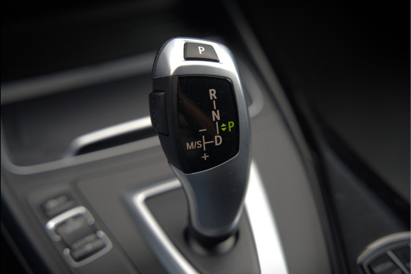 BMW 1-serie 118i Sport Line Edition | Stoelverwarming | Cruise Control | Parkeersensoren | Navigatie | Groot Scherm | Digitale Tellers | Automaat | Keyless | Trekhaak | LED