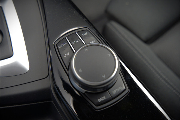 BMW 1-serie 118i Sport Line Edition | Stoelverwarming | Cruise Control | Parkeersensoren | Navigatie | Groot Scherm | Digitale Tellers | Automaat | Keyless | Trekhaak | LED