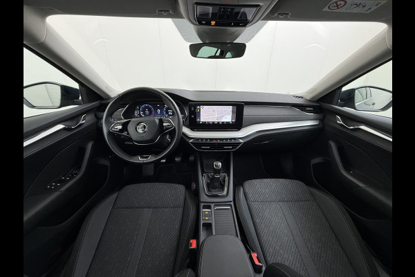 Škoda Octavia Combi 1.0TSI Pano.dak Trekhaak Adap.Cruise Stoelverwarming Navi Ecc Camera Apple Carplay Android Auto Pdc Business Edition Plus Keyless Elek.Achterklep DAB Lmv 17" Led P-Assist Virtual Cockpit Dealeronderhouden 1.300KG Trekgewicht Origineel Nederlandse Auto