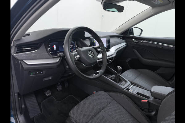 Škoda Octavia Combi 1.0TSI Pano.dak Trekhaak Adap.Cruise Stoelverwarming Navi Ecc Camera Apple Carplay Android Auto Pdc Business Edition Plus Keyless Elek.Achterklep DAB Lmv 17" Led P-Assist Virtual Cockpit Dealeronderhouden 1.300KG Trekgewicht Origineel Nederlandse Auto