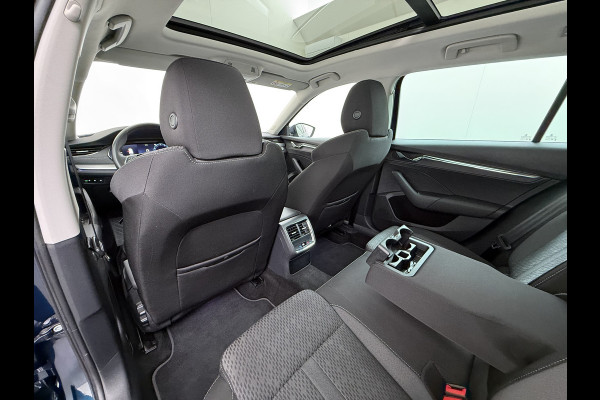 Škoda Octavia Combi 1.0TSI Pano.dak Trekhaak Adap.Cruise Stoelverwarming Navi Ecc Camera Apple Carplay Android Auto Pdc Business Edition Plus Keyless Elek.Achterklep DAB Lmv 17" Led P-Assist Virtual Cockpit Dealeronderhouden 1.300KG Trekgewicht Origineel Nederlandse Auto