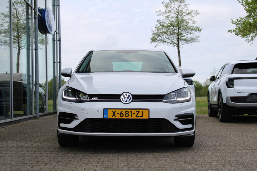 Volkswagen Golf 1.5 TSI Highline Business R | Alcantara Bekleding | Adaptive Cruise Control | Stoelverwarming | Climate Control | Navigatie | Parkeersensoren |