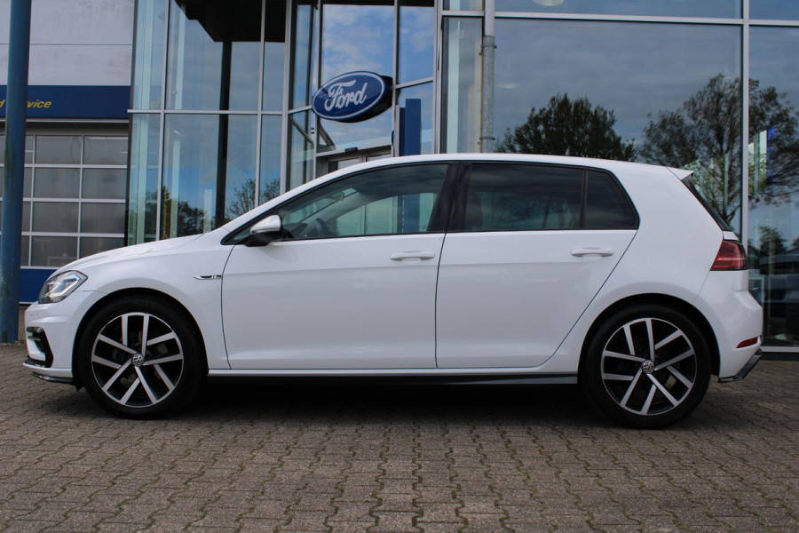 Volkswagen Golf 1.5 TSI Highline Business R | Alcantara Bekleding | Adaptive Cruise Control | Stoelverwarming | Climate Control | Navigatie | Parkeersensoren |