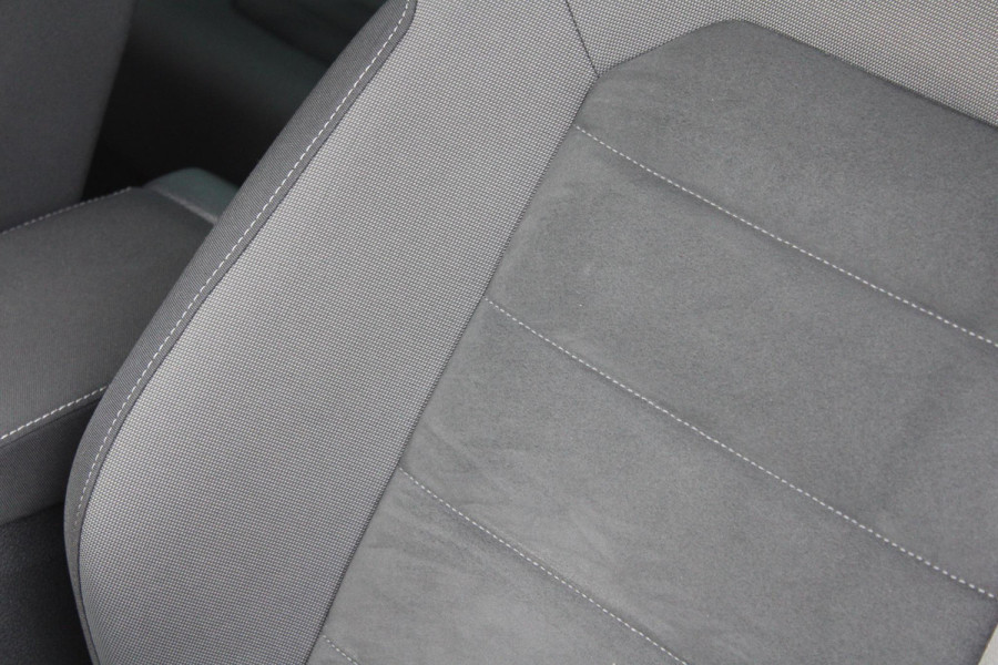Volkswagen Golf 1.5 TSI Highline Business R | Alcantara Bekleding | Adaptive Cruise Control | Stoelverwarming | Climate Control | Navigatie | Parkeersensoren |