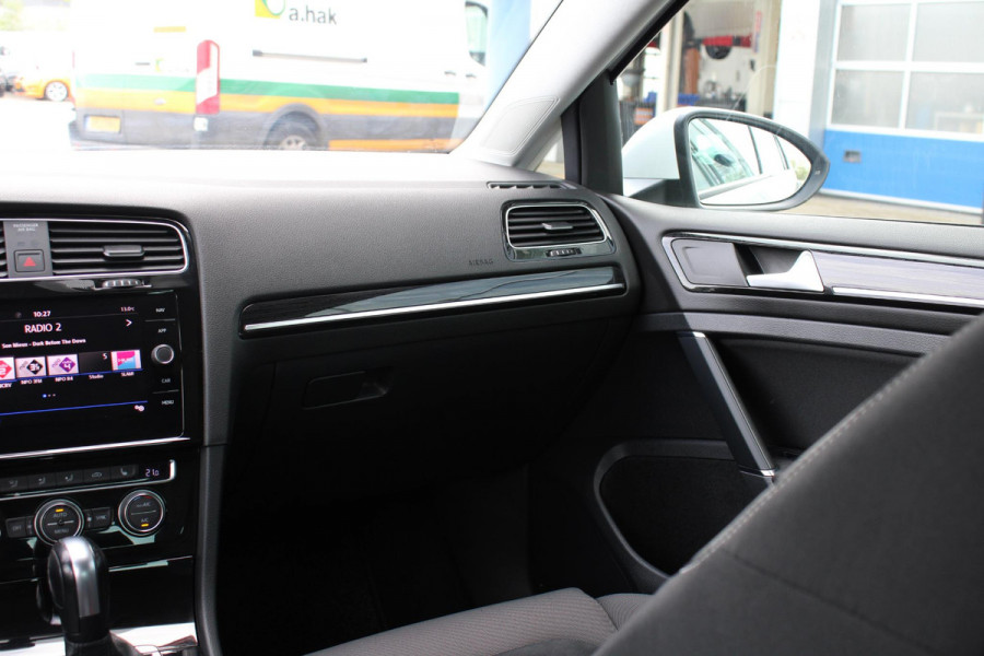 Volkswagen Golf 1.5 TSI Highline Business R | Alcantara Bekleding | Adaptive Cruise Control | Stoelverwarming | Climate Control | Navigatie | Parkeersensoren |