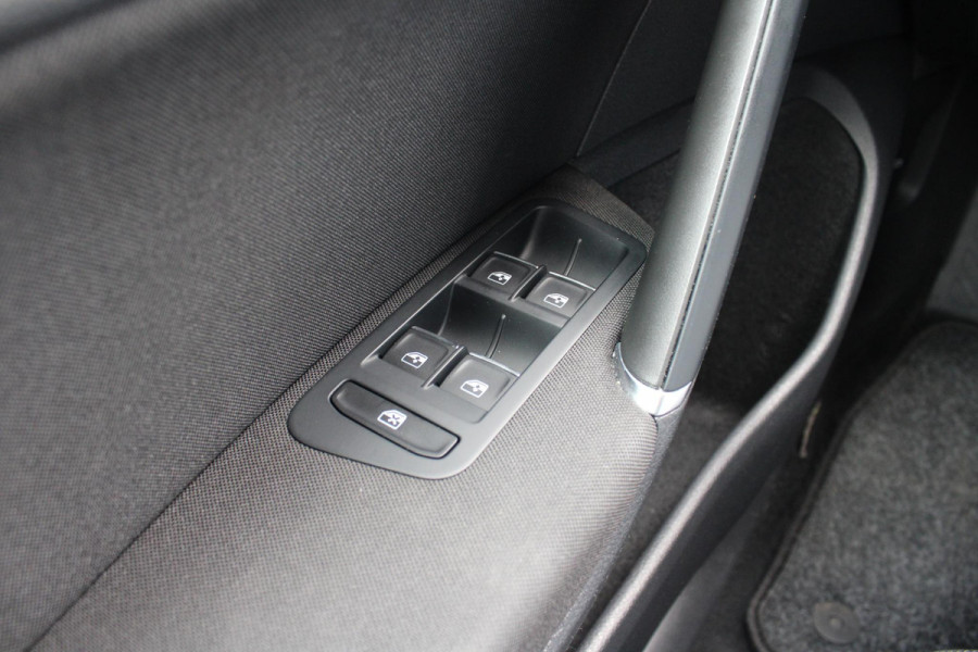 Volkswagen Golf 1.5 TSI Highline Business R | Alcantara Bekleding | Adaptive Cruise Control | Stoelverwarming | Climate Control | Navigatie | Parkeersensoren |