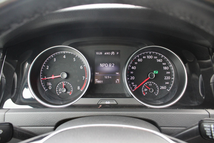 Volkswagen Golf 1.5 TSI Highline Business R | Alcantara Bekleding | Adaptive Cruise Control | Stoelverwarming | Climate Control | Navigatie | Parkeersensoren |