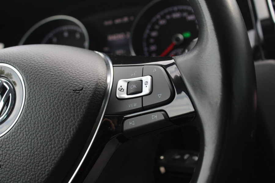 Volkswagen Golf 1.5 TSI Highline Business R | Alcantara Bekleding | Adaptive Cruise Control | Stoelverwarming | Climate Control | Navigatie | Parkeersensoren |