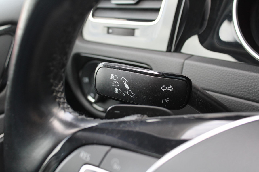 Volkswagen Golf 1.5 TSI Highline Business R | Alcantara Bekleding | Adaptive Cruise Control | Stoelverwarming | Climate Control | Navigatie | Parkeersensoren |