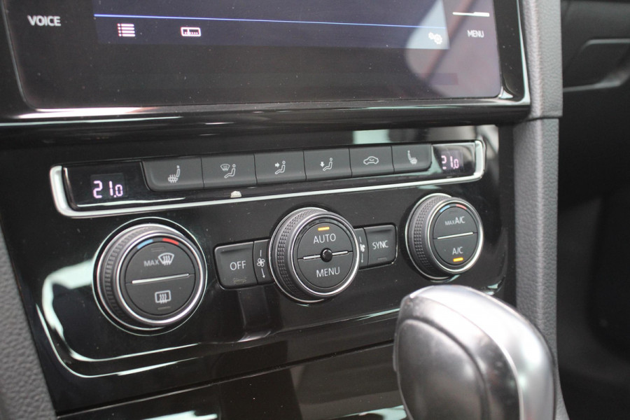 Volkswagen Golf 1.5 TSI Highline Business R | Alcantara Bekleding | Adaptive Cruise Control | Stoelverwarming | Climate Control | Navigatie | Parkeersensoren |