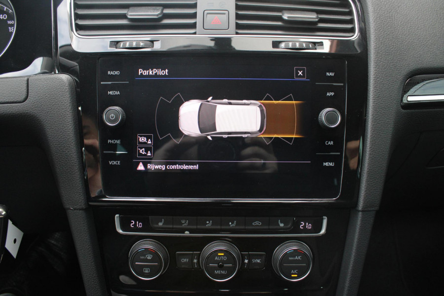 Volkswagen Golf 1.5 TSI Highline Business R | Alcantara Bekleding | Adaptive Cruise Control | Stoelverwarming | Climate Control | Navigatie | Parkeersensoren |