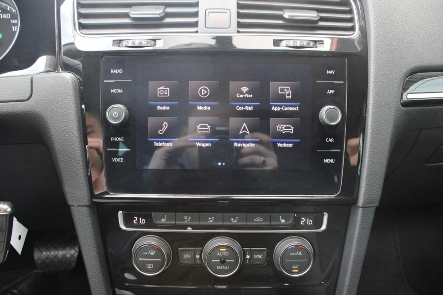 Volkswagen Golf 1.5 TSI Highline Business R | Alcantara Bekleding | Adaptive Cruise Control | Stoelverwarming | Climate Control | Navigatie | Parkeersensoren |