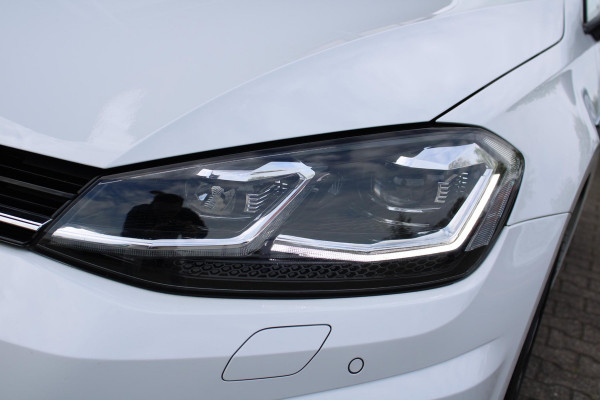 Volkswagen Golf 1.5 TSI Highline Business R | Alcantara Bekleding | Adaptive Cruise Control | Stoelverwarming | Climate Control | Navigatie | Parkeersensoren |