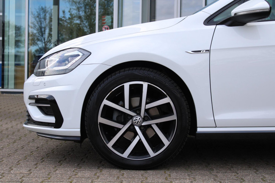 Volkswagen Golf 1.5 TSI Highline Business R | Alcantara Bekleding | Adaptive Cruise Control | Stoelverwarming | Climate Control | Navigatie | Parkeersensoren |