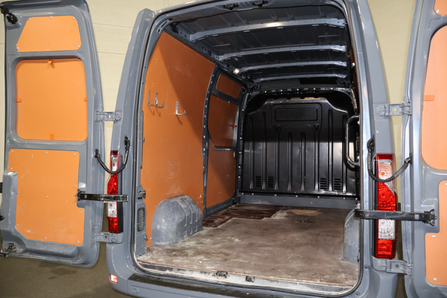 Renault Master 2.3 dCi 180pk L2 H2 Black Edition