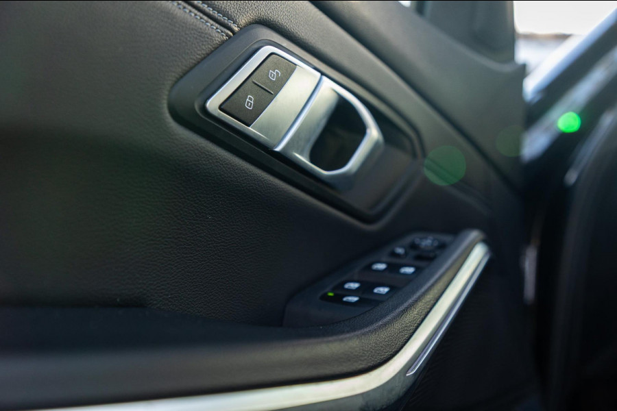 BMW 3-serie M340i xDrive Laserlight I Live Cockpit Professional I Head-Up I Adaptive cruise I Sfeerverlichting
