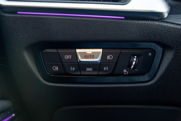 BMW 3-serie M340i xDrive Laserlight I Live Cockpit Professional I Head-Up I Adaptive cruise I Sfeerverlichting