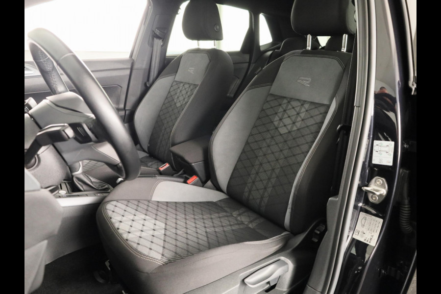 Volkswagen Polo 1.0 TSI R-Line 95 PK DSG Automaat | Panorama/schuif/kantel dak |  17 " lichtmetalen velgen | Digitaal dashboard | Matrix koplampen | Parkeer camera | Adaptieve cruise control | Climate controle | Stoelverwarming |