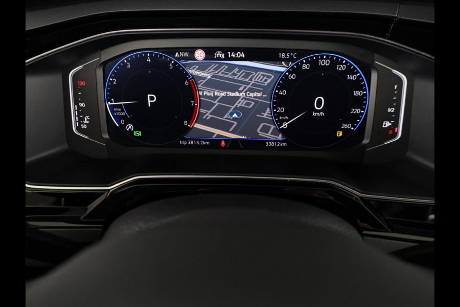 Volkswagen Polo 1.0 TSI R-Line 95 PK DSG Automaat | Panorama/schuif/kantel dak |  17 " lichtmetalen velgen | Digitaal dashboard | Matrix koplampen | Parkeer camera | Adaptieve cruise control | Climate controle | Stoelverwarming |