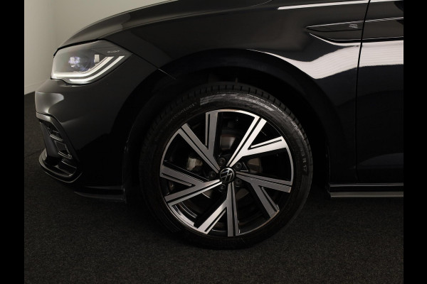 Volkswagen Polo 1.0 TSI R-Line 95 PK DSG Automaat | Panorama/schuif/kantel dak |  17 " lichtmetalen velgen | Digitaal dashboard | Matrix koplampen | Parkeer camera | Adaptieve cruise control | Climate controle | Stoelverwarming |