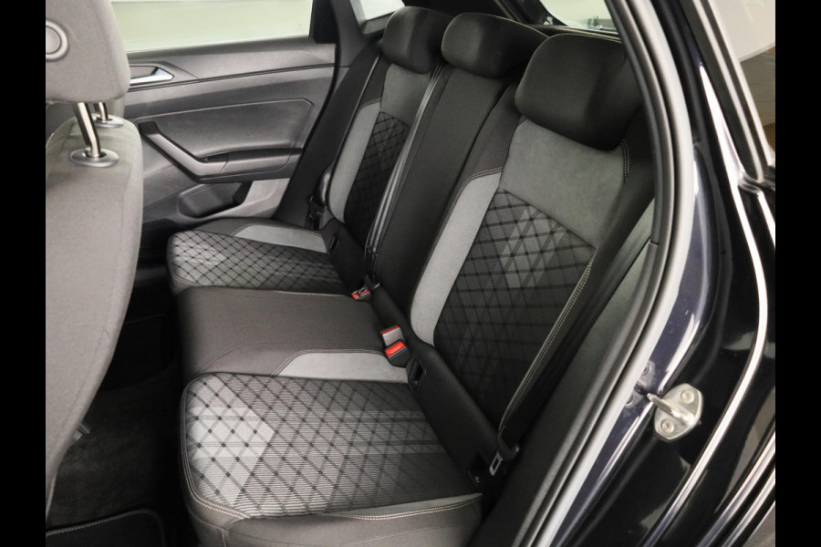 Volkswagen Polo 1.0 TSI R-Line 95 PK DSG Automaat | Panorama/schuif/kantel dak |  17 " lichtmetalen velgen | Digitaal dashboard | Matrix koplampen | Parkeer camera | Adaptieve cruise control | Climate controle | Stoelverwarming |