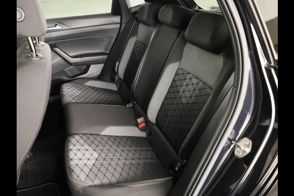 Volkswagen Polo 1.0 TSI R-Line 95 PK DSG Automaat | Panorama/schuif/kantel dak |  17 " lichtmetalen velgen | Digitaal dashboard | Matrix koplampen | Parkeer camera | Adaptieve cruise control | Climate controle | Stoelverwarming |