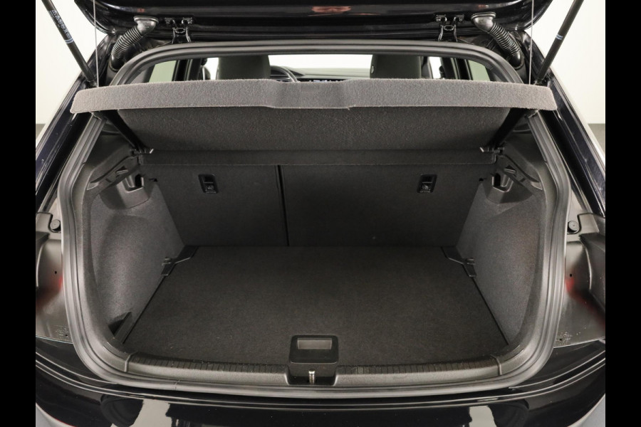 Volkswagen Polo 1.0 TSI R-Line 95 PK DSG Automaat | Panorama/schuif/kantel dak |  17 " lichtmetalen velgen | Digitaal dashboard | Matrix koplampen | Parkeer camera | Adaptieve cruise control | Climate controle | Stoelverwarming |