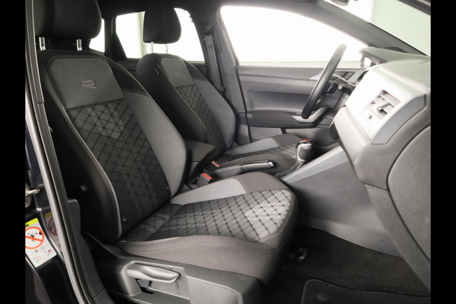 Volkswagen Polo 1.0 TSI R-Line 95 PK DSG Automaat | Panorama/schuif/kantel dak |  17 " lichtmetalen velgen | Digitaal dashboard | Matrix koplampen | Parkeer camera | Adaptieve cruise control | Climate controle | Stoelverwarming |