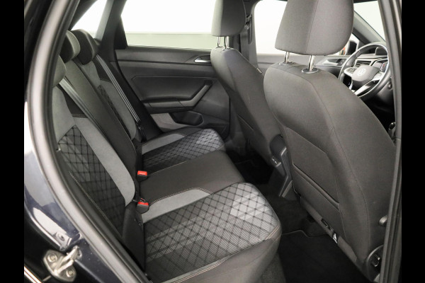 Volkswagen Polo 1.0 TSI R-Line 95 PK DSG Automaat | Panorama/schuif/kantel dak |  17 " lichtmetalen velgen | Digitaal dashboard | Matrix koplampen | Parkeer camera | Adaptieve cruise control | Climate controle | Stoelverwarming |