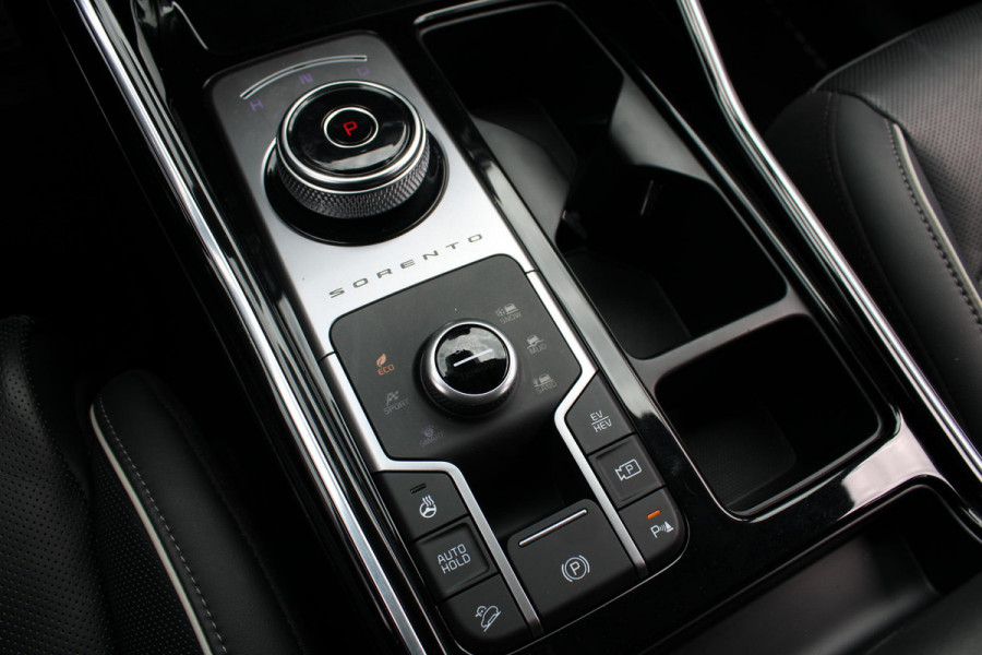 Kia Sorento 1.6 T-GDI Plug-in Hybrid 4WD ExecutiveLine 5p. |  Afneembare trekhaak | Panoramadak | 2 bandensets | Bestuurdersstoel Met Geheugen | BTW verrekenbaar | Dealer onderhouden
