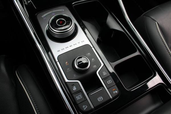 Kia Sorento 1.6 T-GDI Plug-in Hybrid 4WD ExecutiveLine 5p. |  Afneembare trekhaak | Panoramadak | 2 bandensets | Bestuurdersstoel Met Geheugen | BTW verrekenbaar | Dealer onderhouden