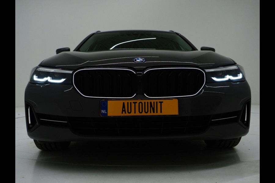 BMW 5 Serie Touring 520e | LED Grille | Keyless | Leder | Sfeerlicht | Camera | Memory | Cruise | Carplay