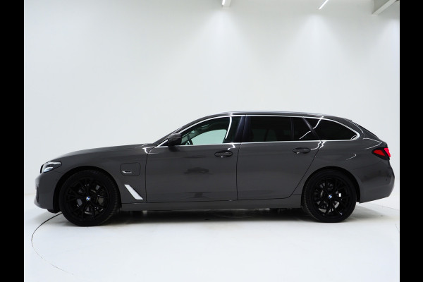 BMW 5 Serie Touring 520e | LED Grille | Keyless | Leder | Sfeerlicht | Camera | Memory | Cruise | Carplay